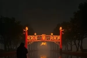 《铁轨与麦田》剧照，麦田边的废弃铁轨